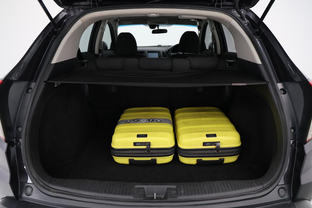 2019 Honda HR-V Vti, Automatic, 119043 km, Boot Inside View with Luggage