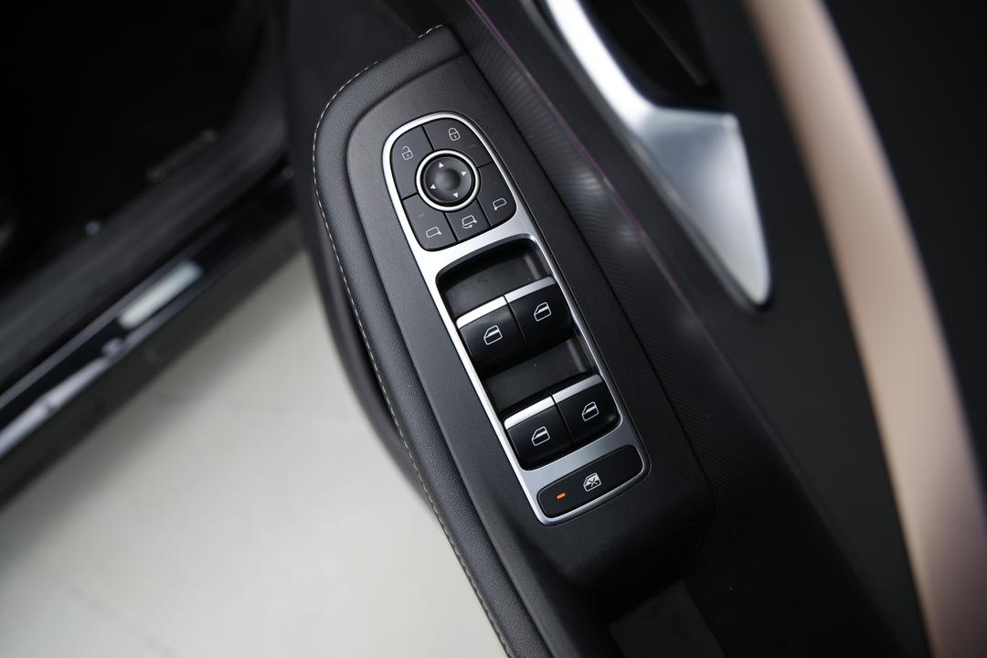 2023 Chery Omoda 5 Bx (basic Version), Automatic, 74428 km, Drivers Side Door Panel Controls