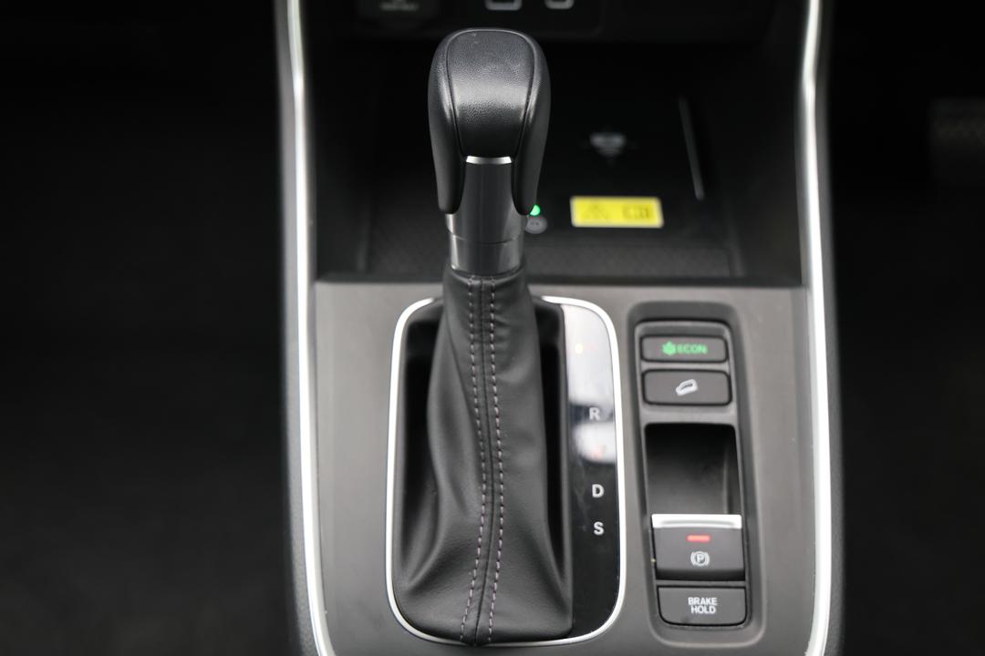 2023 Honda CR-V Vti Lx (AWD) 5 Seats, Automatic, 25540 km, Gear Lever 