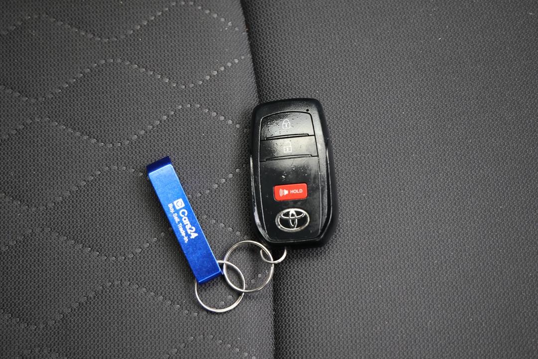 2023 Toyota Corolla Cross Gx 2WD Hybrid, Automatic, 56935 km, Key Close-up