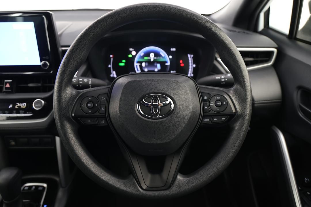 2023 Toyota Corolla Cross Gx 2WD Hybrid, Automatic, 56935 km, Steering Wheel Close-up