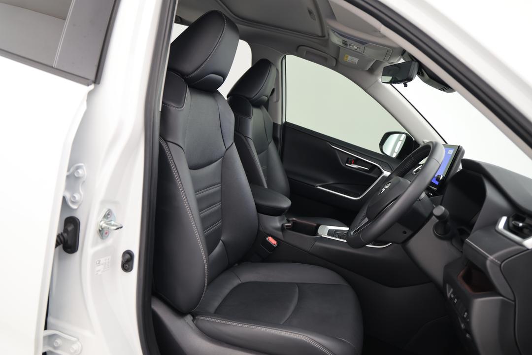 2024 Toyota RAV4 Cruiser (2WD) Hybrid, Automatic, 31242 km, Right Side Front Door Cabin View