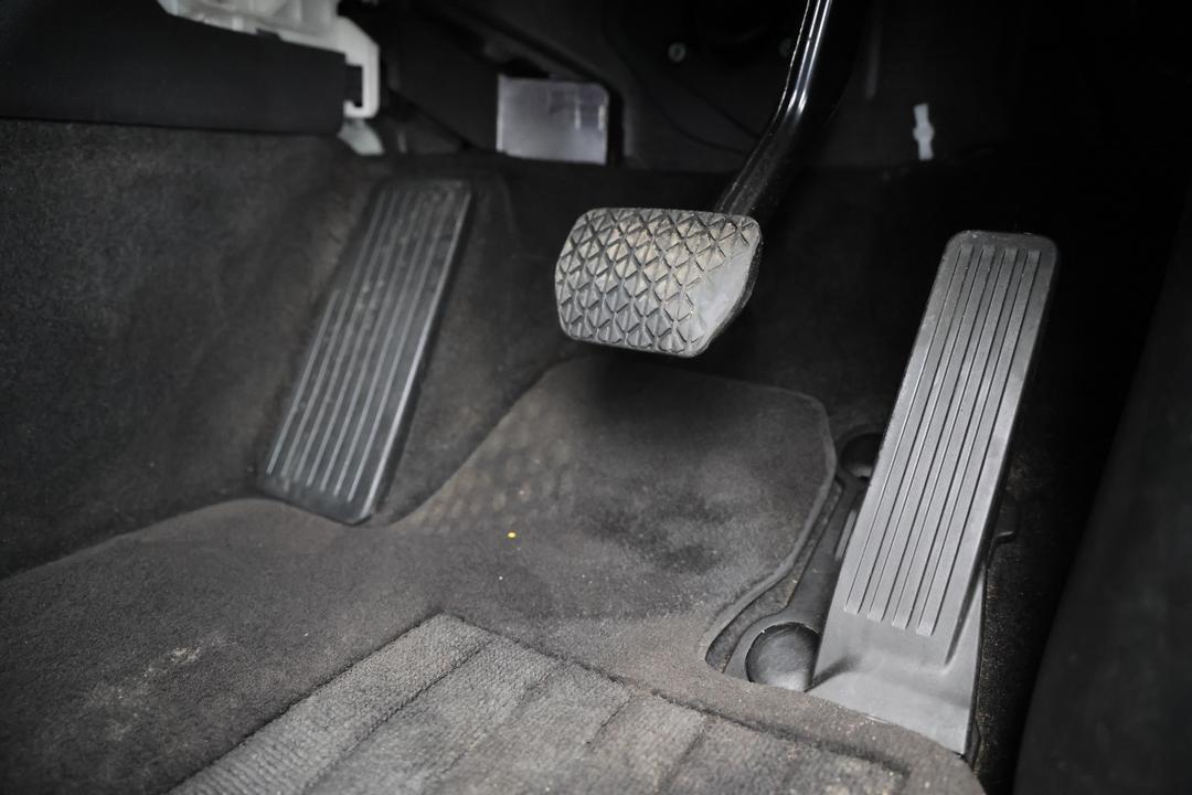 2024 Mazda Cx-60 G40e Gt Hybrid, Automatic, 10441 km, Pedals and Footmat