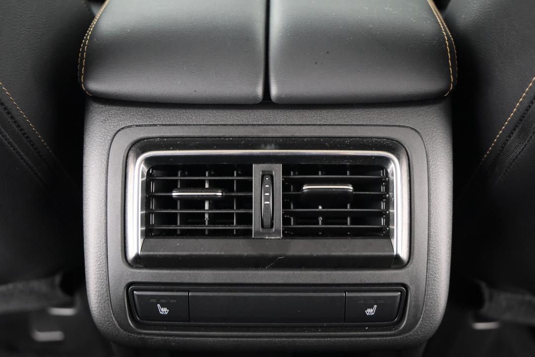 2024 Mazda Cx-60 G40e Gt Hybrid, Automatic, 10441 km, Rear A/C Vent