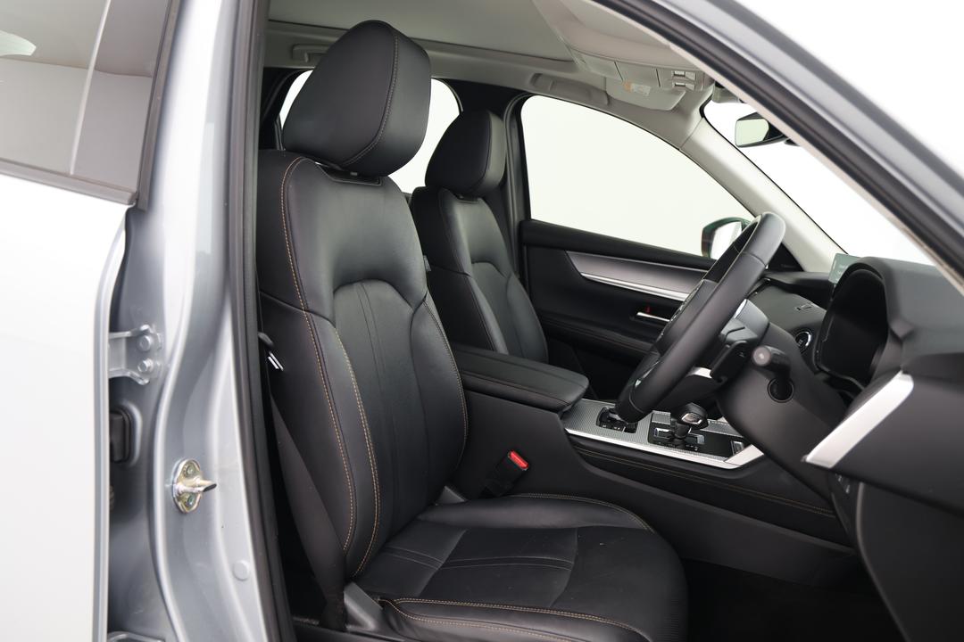 2024 Mazda Cx-60 G40e Gt Hybrid, Automatic, 10441 km, Right Side Front Door Cabin View