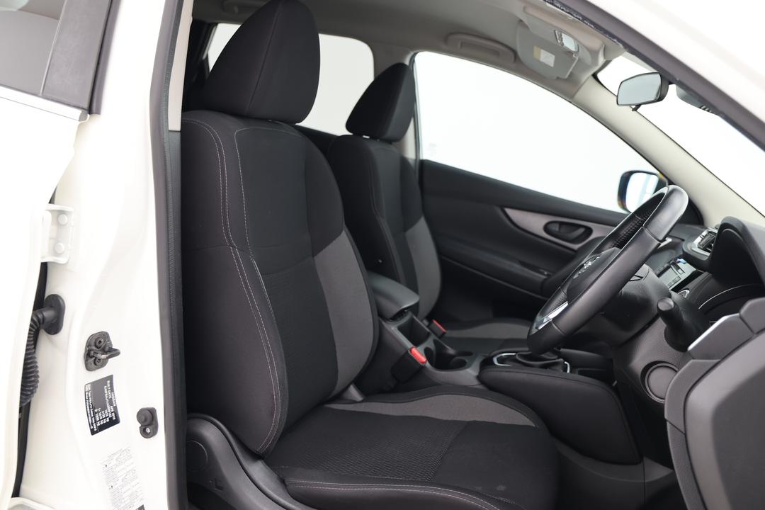 2019 Nissan Qashqai St+, Automatic, 91211 km, Right Side Front Door Cabin View