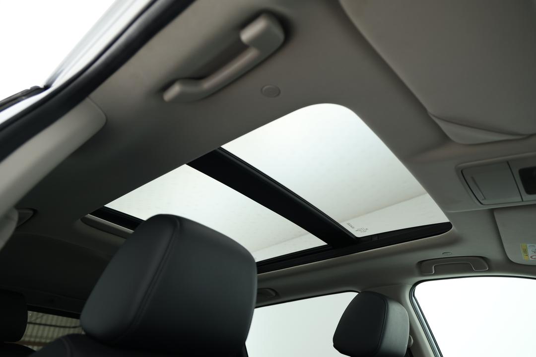 2023 Honda CR-V Vti Lx (AWD) 5 Seats, Automatic, 22050 km, Interior Sunroof/Moonroof