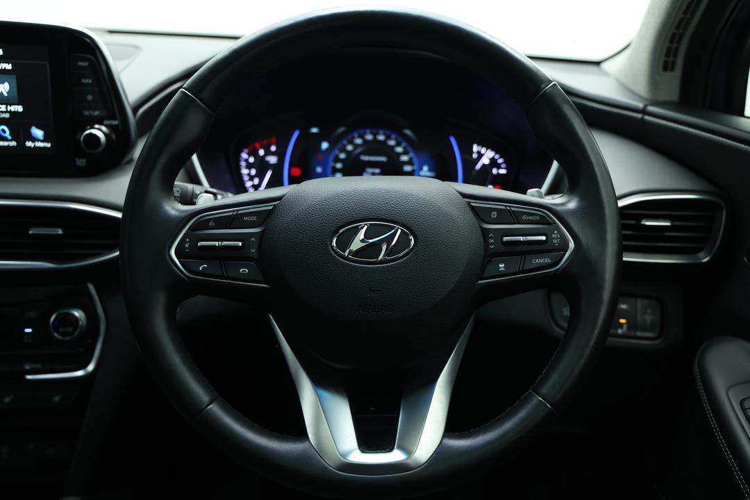 2018 Hyundai Santa Fe Highlander Crdi (4x4), Automatic, 83738 km, Steering Wheel Close-up