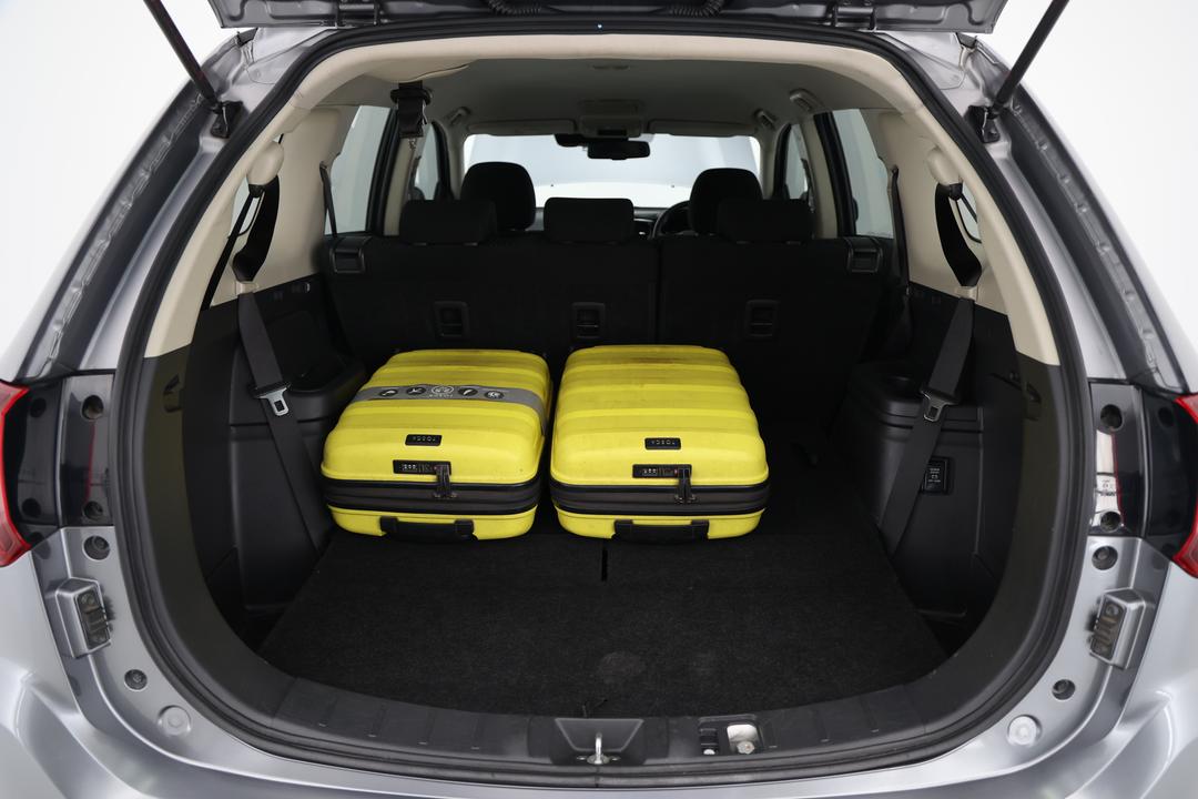 2019 Mitsubishi Outlander Es 7 Seat (AWD), Automatic, 87828 km, Boot Inside View with Luggage