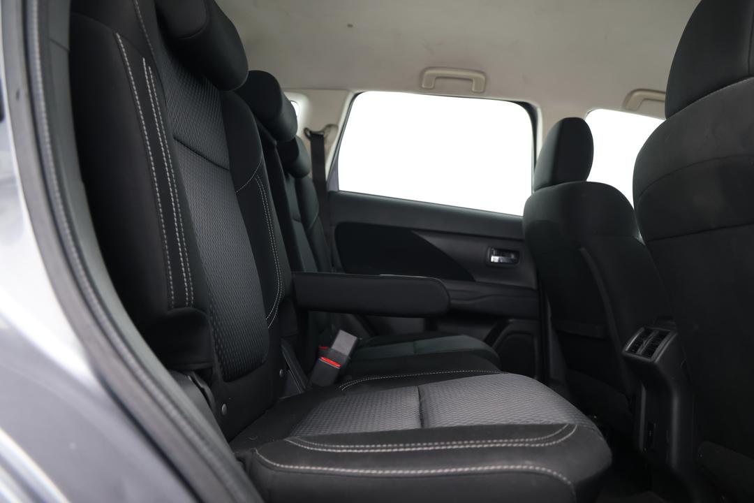 2019 Mitsubishi Outlander Es 7 Seat (AWD), Automatic, 87828 km, Right Side Rear Door Cabin View