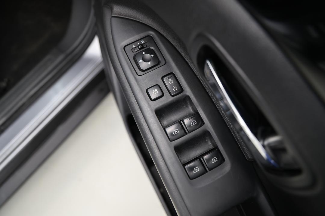 2019 Mitsubishi Outlander Es 7 Seat (AWD), Automatic, 87828 km, Drivers Side Door Panel Controls