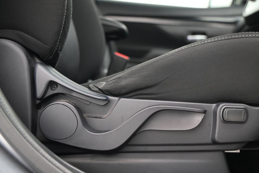 2019 Mitsubishi Outlander Es 7 Seat (AWD), Automatic, 87828 km, Drivers Side Adjustment Panel