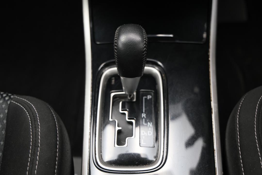 2019 Mitsubishi Outlander Es 7 Seat (AWD), Automatic, 87828 km, Gear Lever 