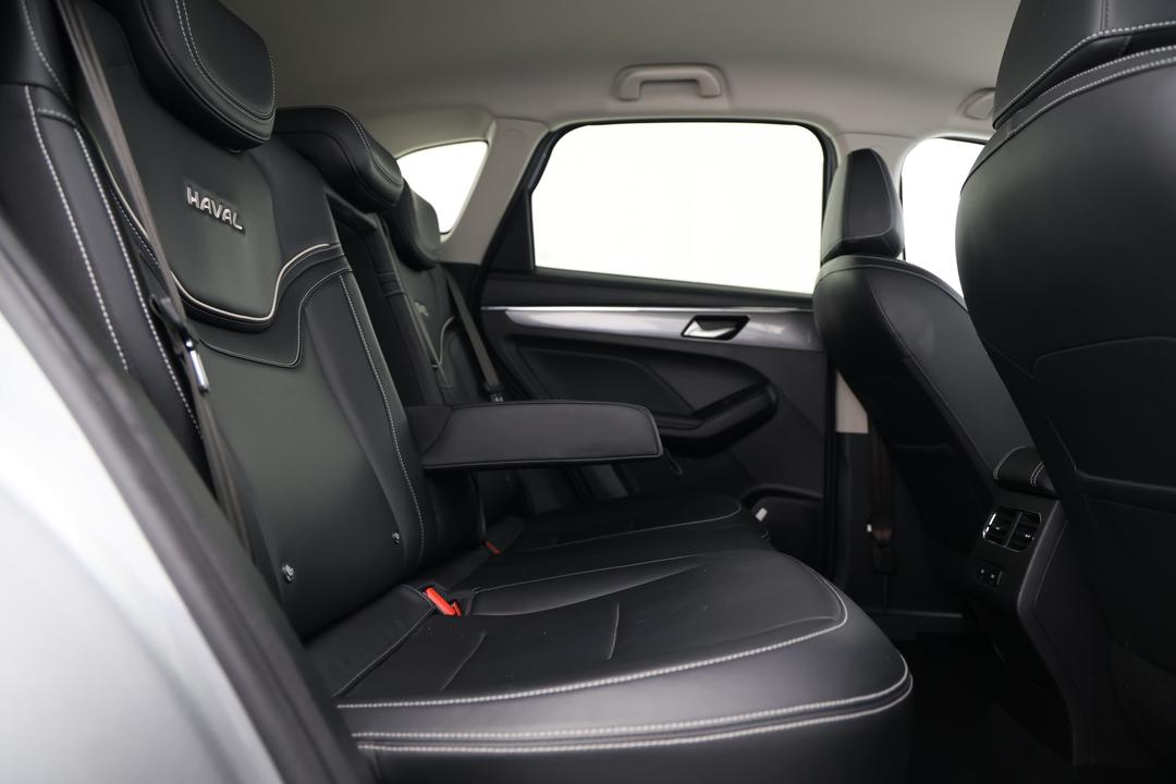 2021 GWM Haval Jolion Lux, Automatic, 76073 km, Right Side Rear Door Cabin View