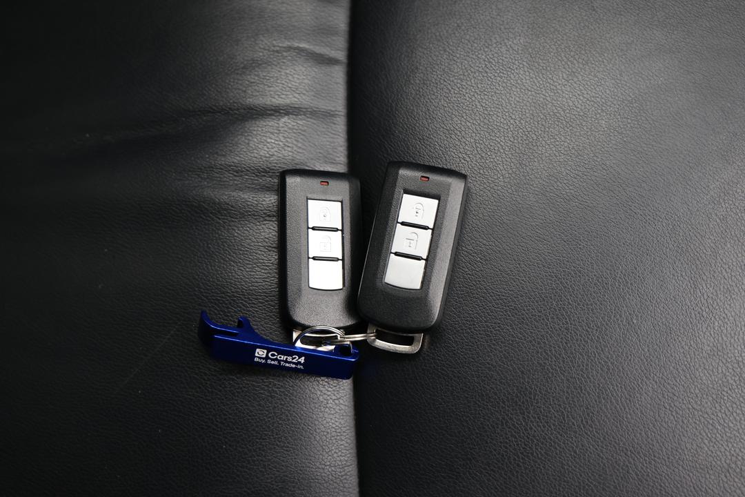 2019 Mitsubishi Pajero Sport Gls (4x4) 5 Seat, Automatic, 100078 km, Key Close-up