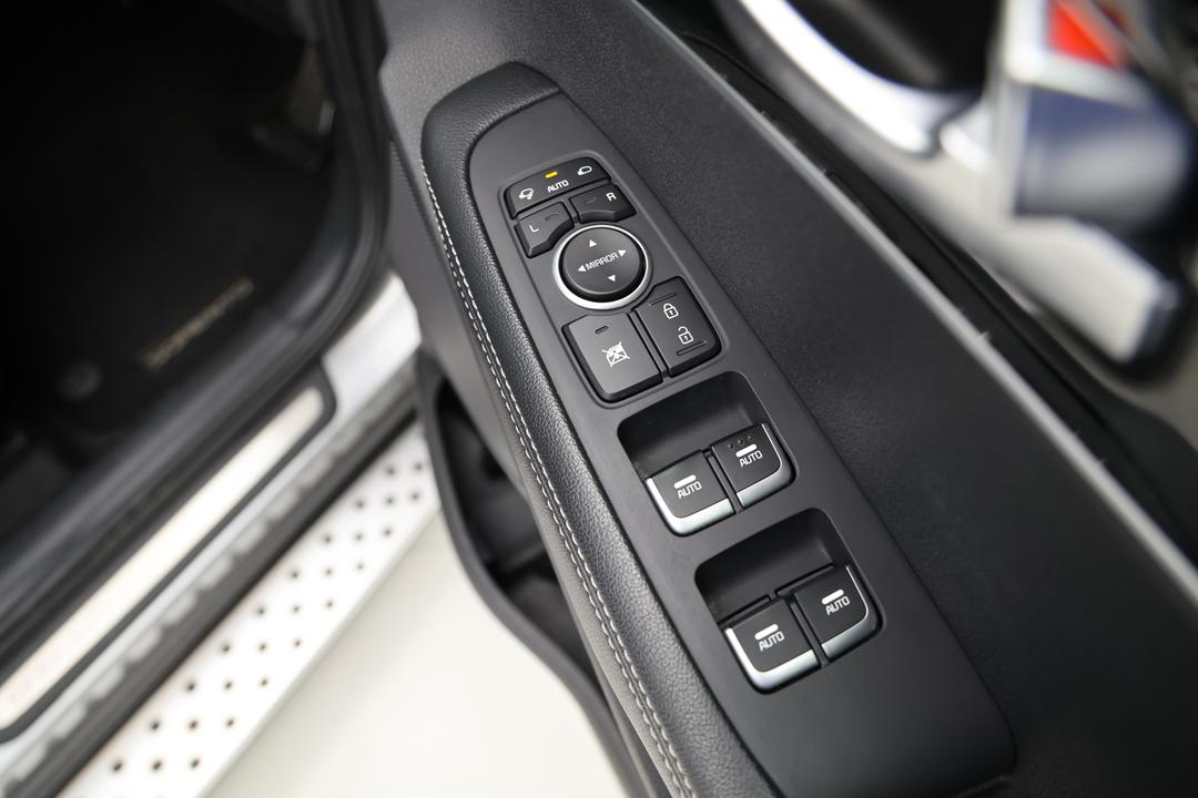 2018 Kia Sorento Gt-line (4x4), Automatic, 80100 km, Drivers Side Door Panel Controls