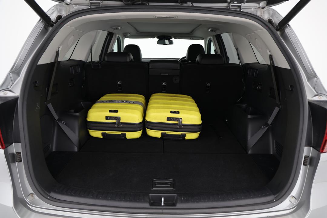 2018 Kia Sorento Gt-line (4x4), Automatic, 80100 km, Boot Inside View with Luggage