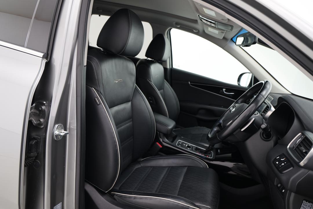 2018 Kia Sorento Gt-line (4x4), Automatic, 80100 km, Right Side Front Door Cabin View