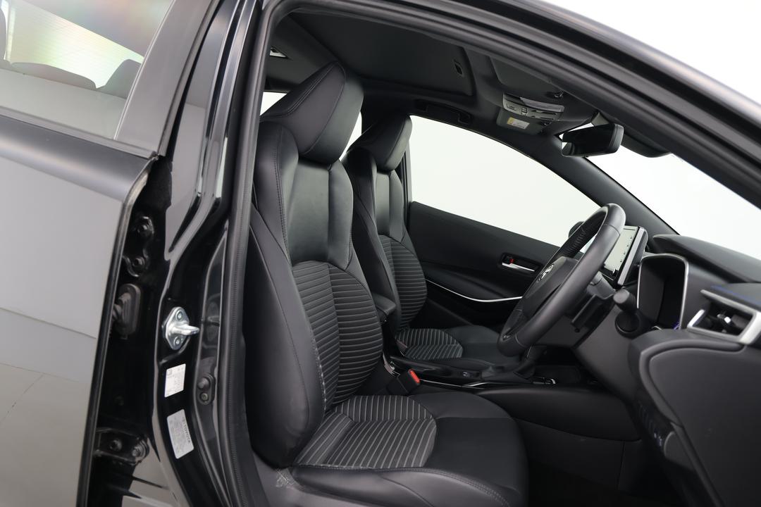 2020 Toyota Corolla Zr, Automatic, 43458 km, Speaker View
