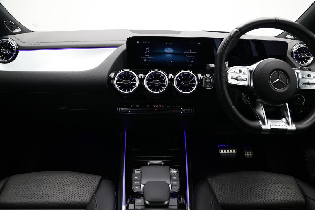 2021 Mercedes-amg GLA 35 4matic, Automatic, 46262 km, Center Console
