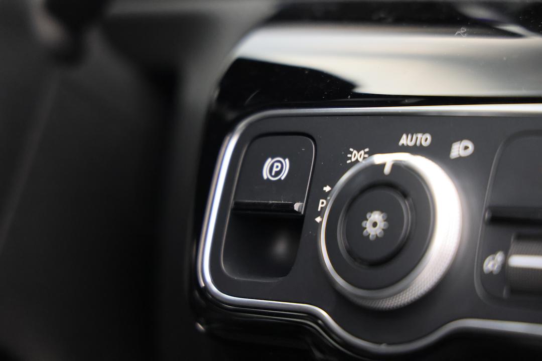 2021 Mercedes-amg A35 4matic, Automatic, 55730 km, Utility Switches/Buttons