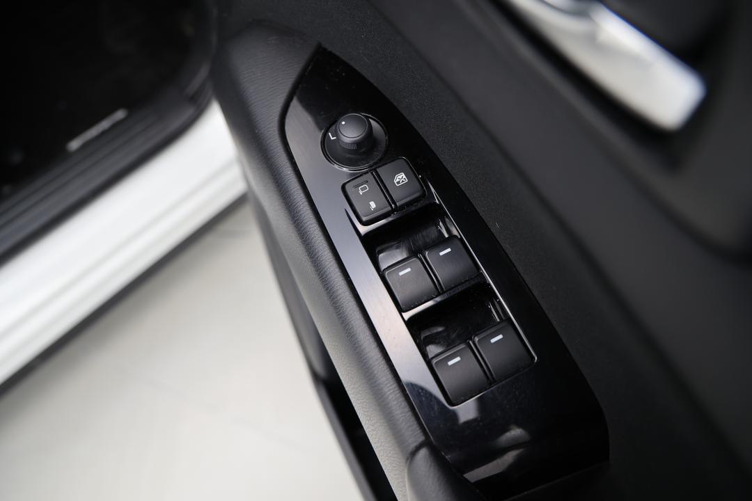 2021 Mazda CX-5 Maxx Sport (FWD), Automatic, 74279 km, Drivers Side Door Panel Controls