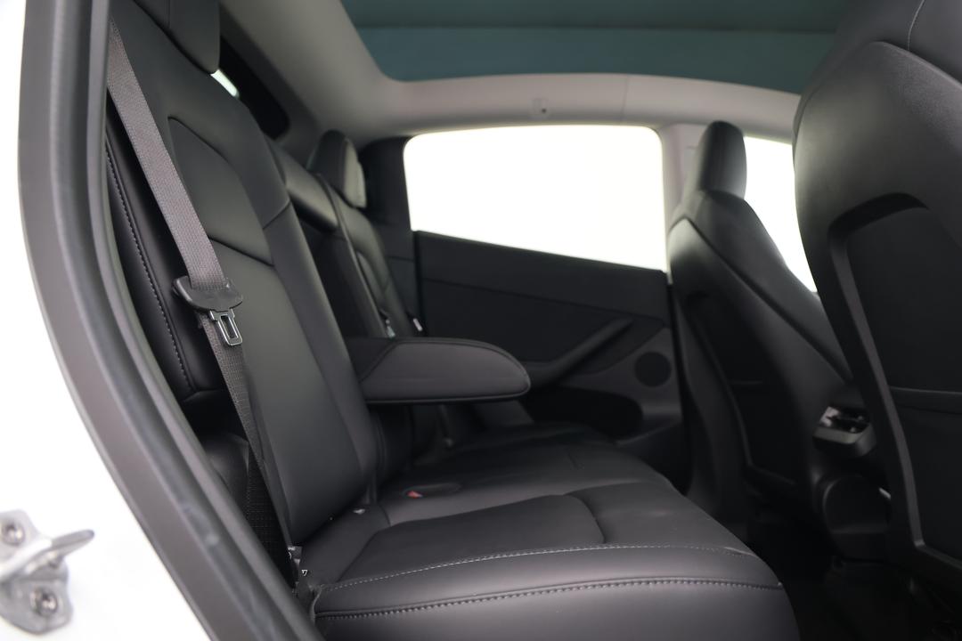 2022 Tesla Model Y Rear-wheel Drive, Automatic, 22517 km, Right Side Rear Door Cabin View