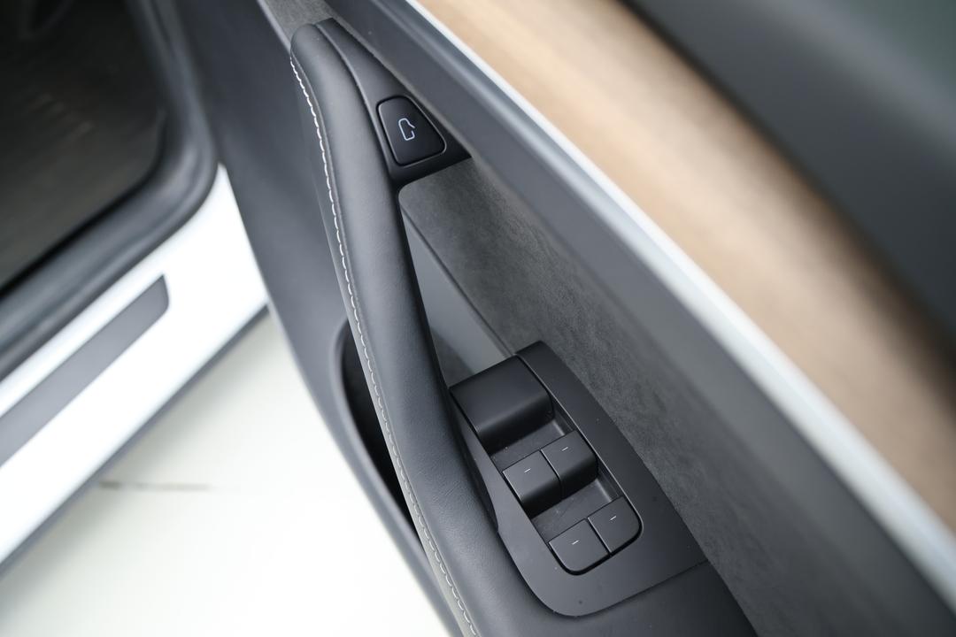 2022 Tesla Model Y Rear-wheel Drive, Automatic, 22517 km, Drivers Side Door Panel Controls