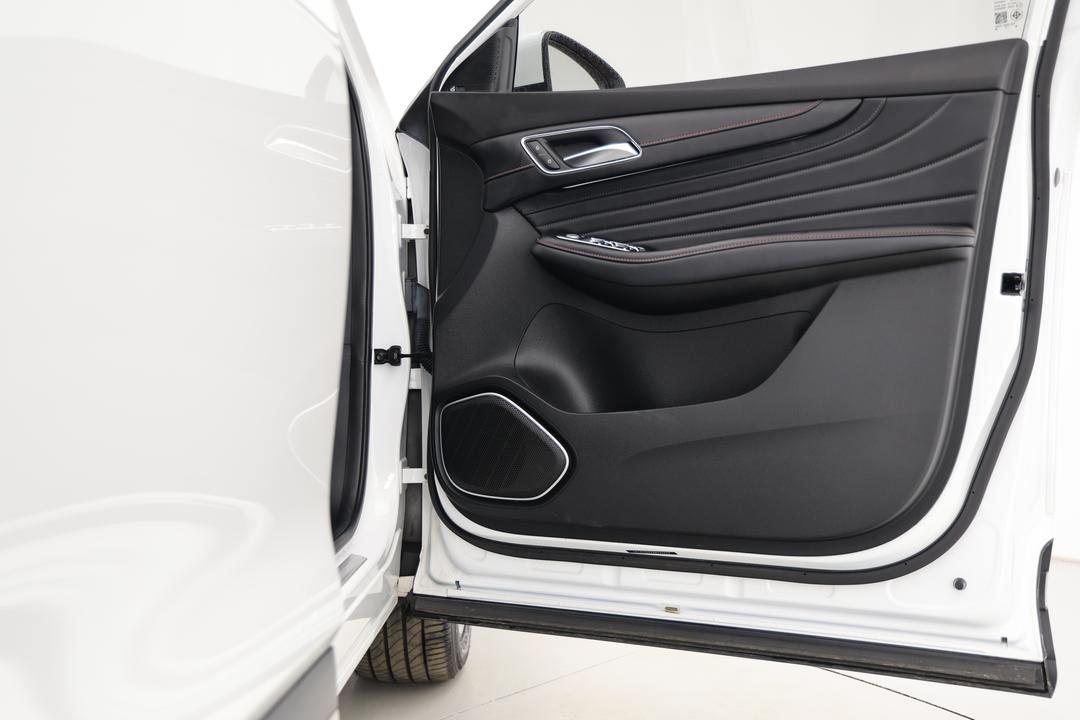 2022 MG HS Essence, Automatic, 13430 km, Speaker View
