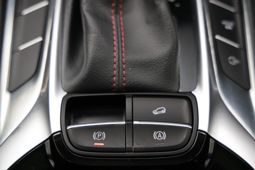 2022 MG HS Essence, Automatic, 13430 km, Handbrake