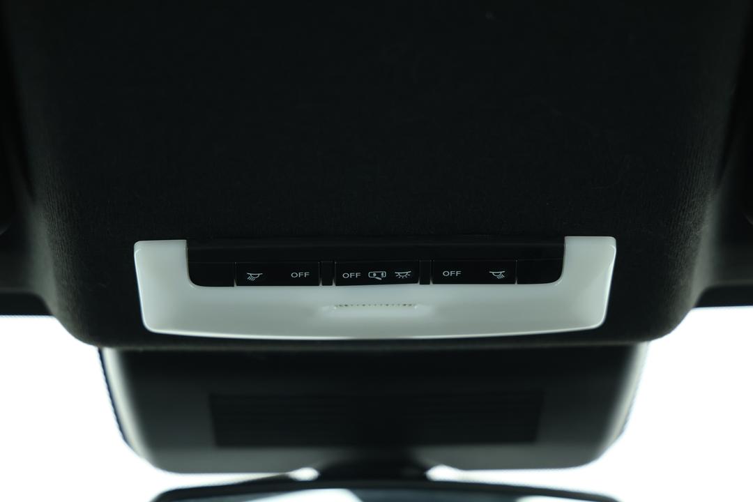 2023 Nissan Juke St-l, Automatic, 50976 km, Drivers Side Adjustment Panel