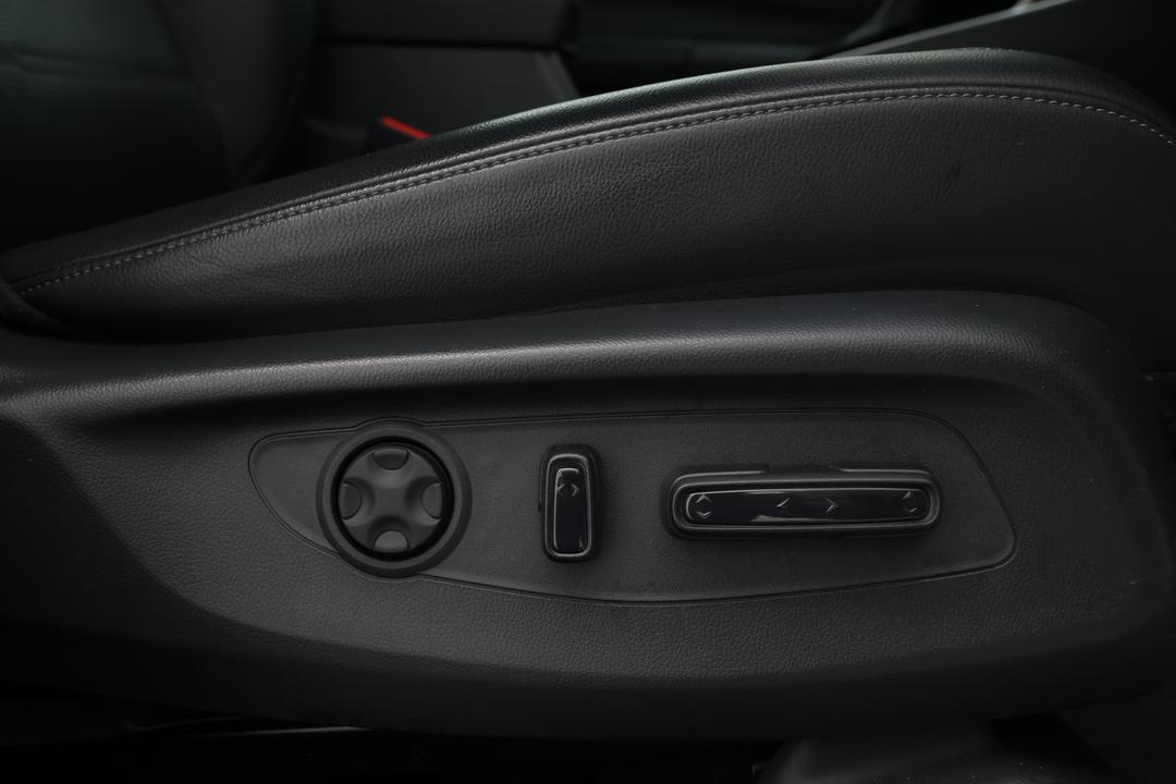 2023 Honda CR-V Vti L (AWD) 5 Seats, Automatic, 18932 km, Right Side Front Door Cabin View