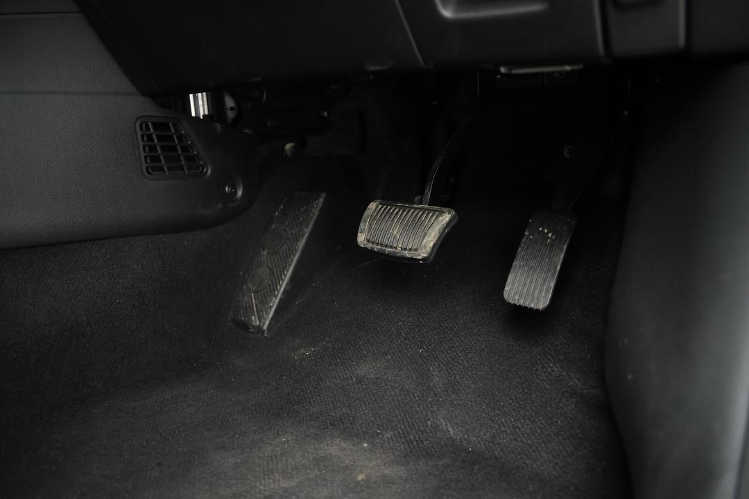 2025 Hyundai Venue Active, Automatic, 29219 km, Drivers Side Adjustment Panel