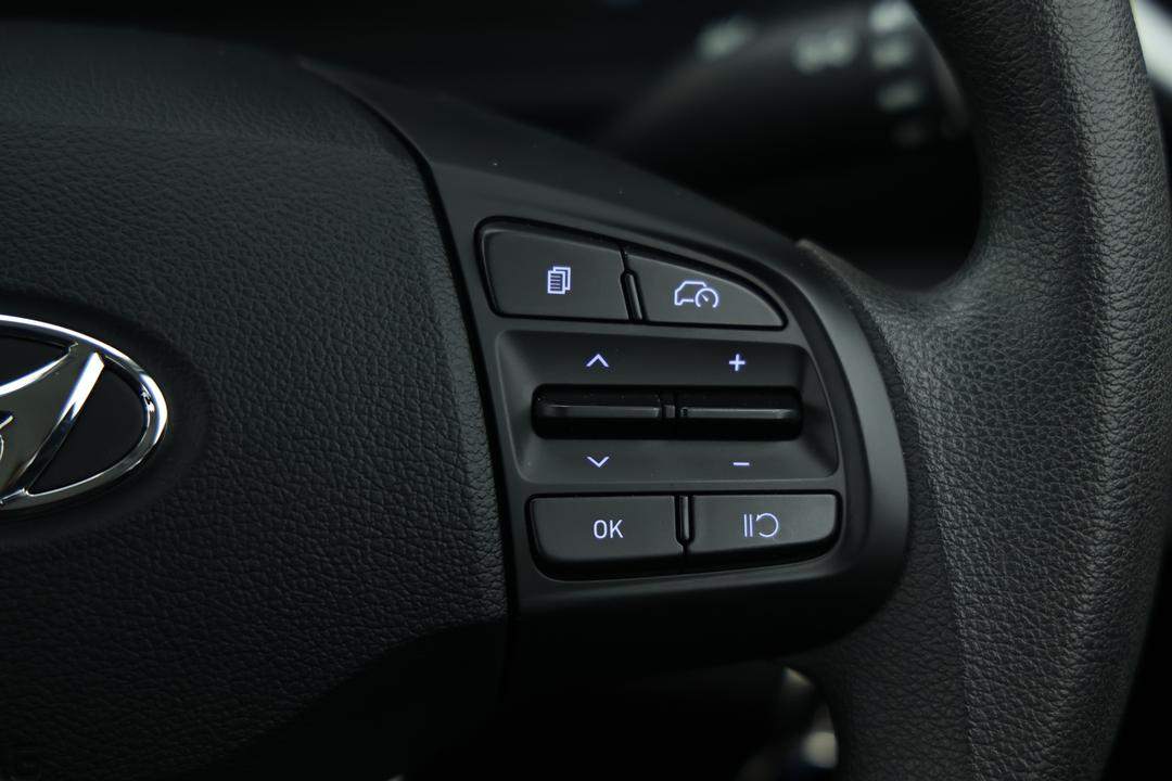 2025 Hyundai Venue Active, Automatic, 29219 km, Gear Lever 