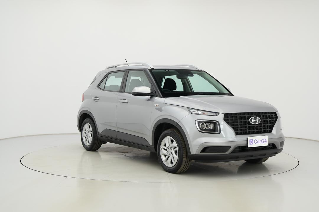 2025 Hyundai Venue Active, Automatic, 29219 km, Right Front Diagonal (45- Degree) View