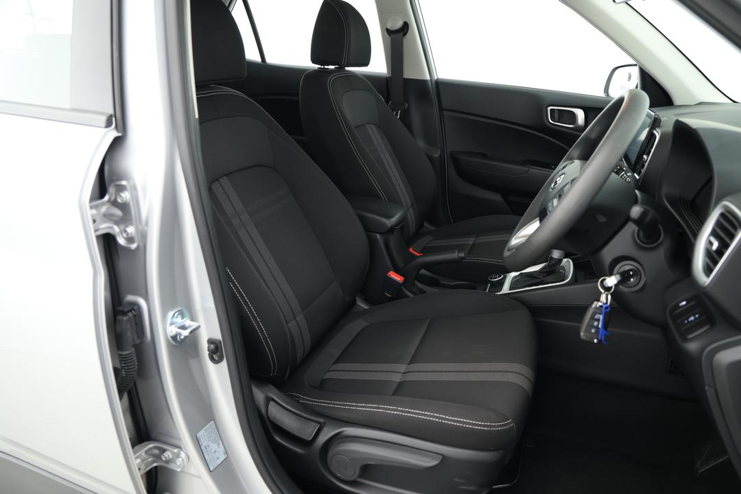 2025 Hyundai Venue Active, Automatic, 29219 km, Odometer View