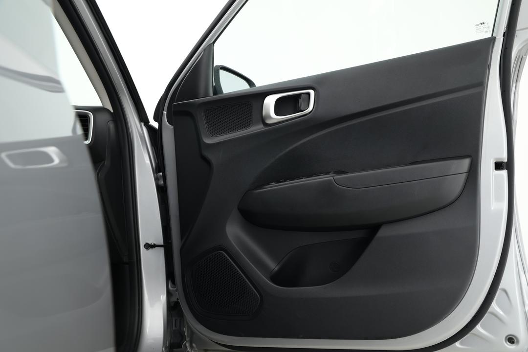 2025 Hyundai Venue Active, Automatic, 29219 km, Parking Camera