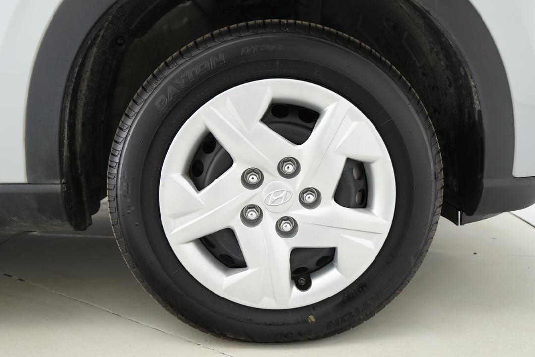 2019 Hyundai Venue Go, Automatic, 51749 km, Right Front Wheel