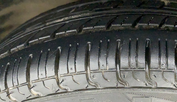 2011 Maruti Zen Estilo LXI, Petrol, Manual, 30,027 km, Left Front Tyre Tread