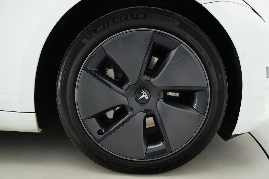 2021 Tesla Model 3 Standard Range Plus RWD, Automatic, 84759 km, Right Front Wheel