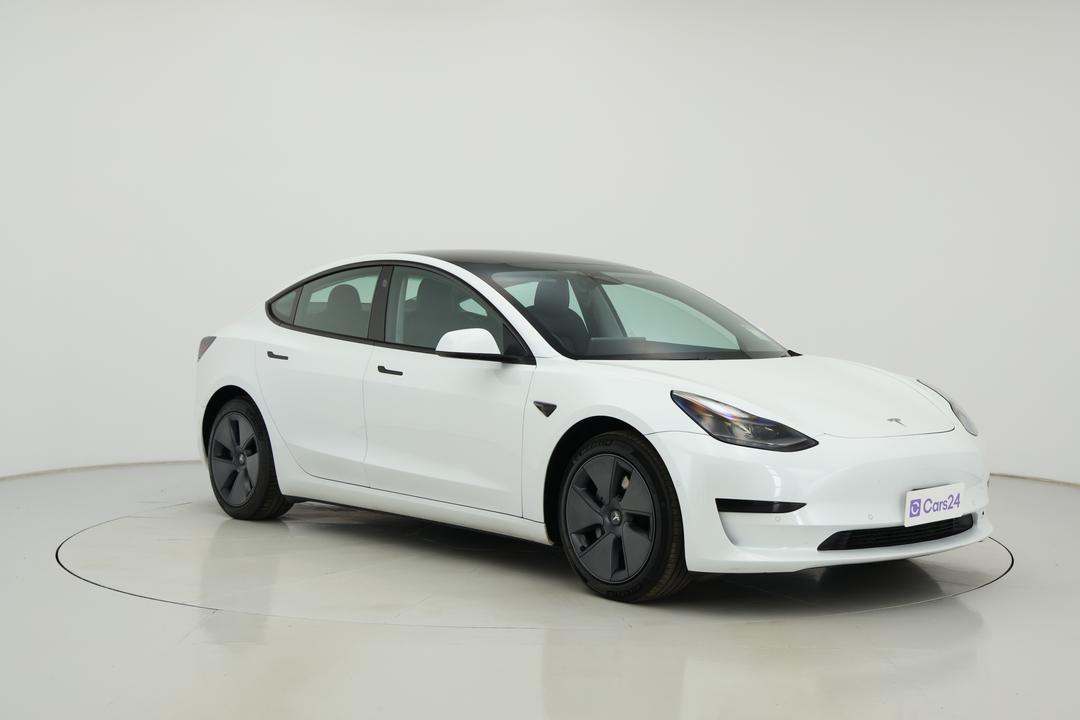 2021 Tesla Model 3 Standard Range Plus RWD, Automatic, 84759 km, Right Front Diagonal (45- Degree) View