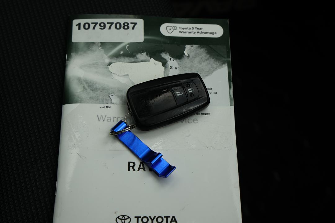 2022 Toyota RAV4 Gx (2WD) Hybrid, Automatic, 67314 km, Pedals and Footmat