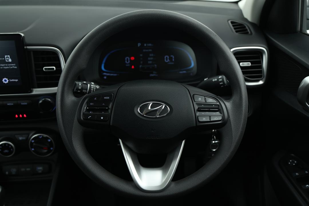 2025 Hyundai Venue Venue, Automatic, 25691 km, Dashboard View