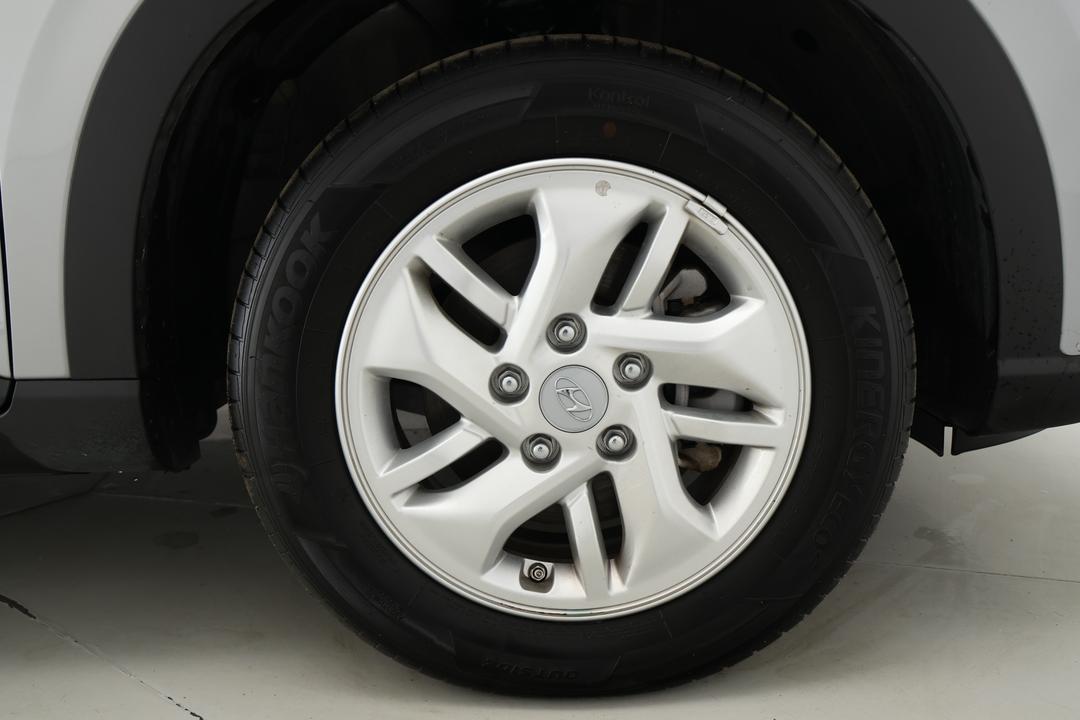 2025 Hyundai Venue Venue, Automatic, 25691 km, Right Front Wheel