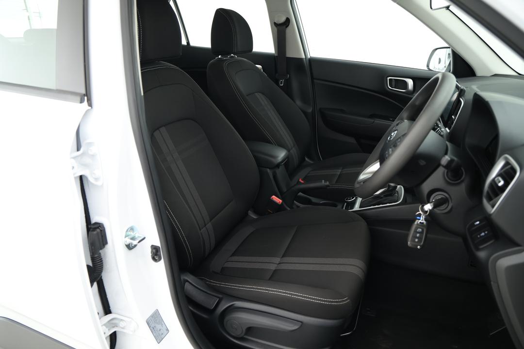 2025 Hyundai Venue Venue, Automatic, 24156 km, Steering Wheel Close-up