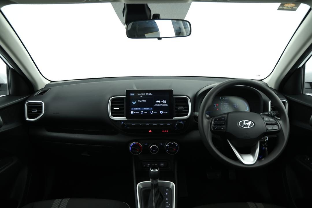 2025 Hyundai Venue Venue, Automatic, 24156 km, Parking Camera