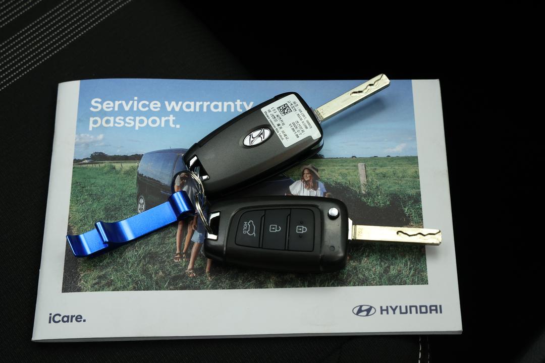 2025 Hyundai Venue Venue, Automatic, 24156 km, Drivers Side Door Panel Controls