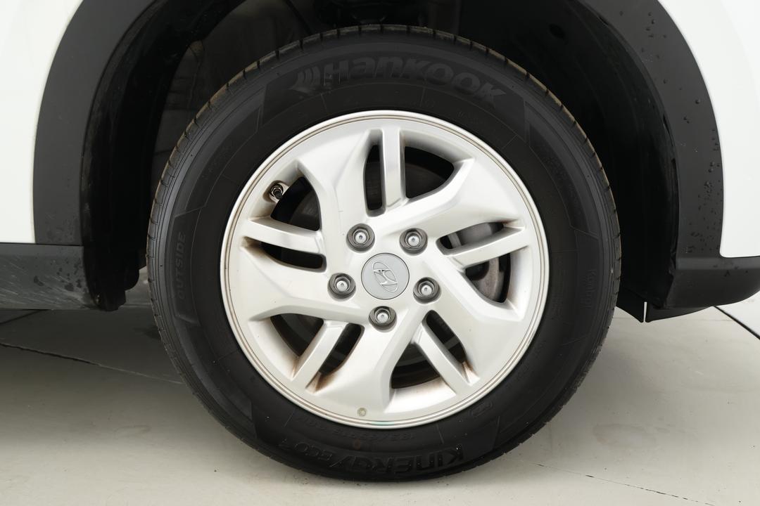 2025 Hyundai Venue Venue, Automatic, 24156 km, Right Front Wheel