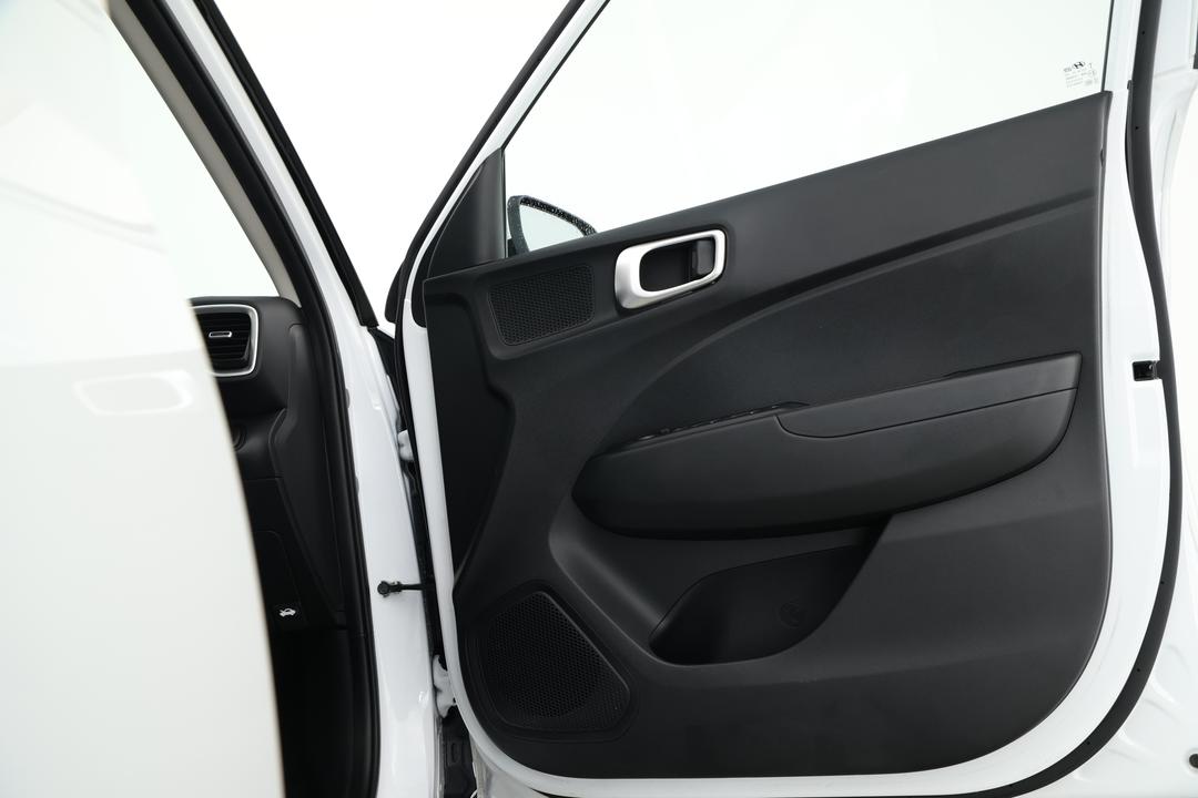 2025 Hyundai Venue Venue, Automatic, 24156 km, Infotainment System