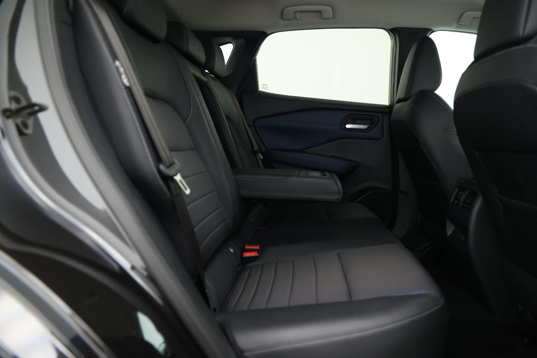 2022 Nissan Qashqai St-l, Automatic, 43419 km, Right Side Front Door Cabin View